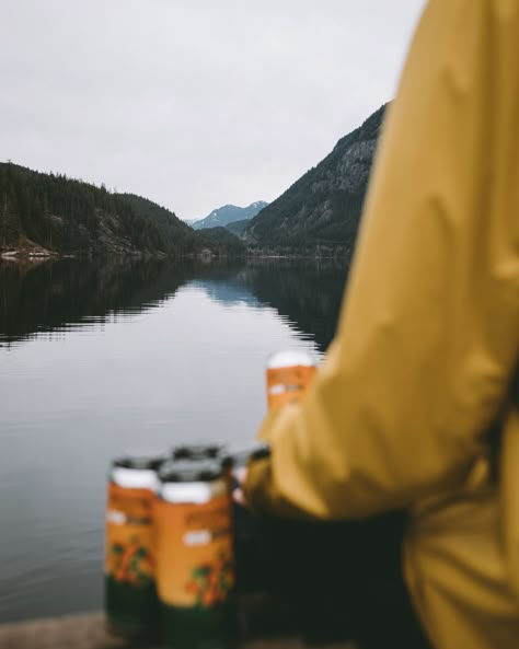 Pouring Beer Photography, Beer Merchandise Ideas, Beer Astethic, Beer Can Photography, Beer Photography Photo Ideas, Brewery Marketing, Brewery Photoshoot, Craft Beer Photography, Brewery Aesthetic