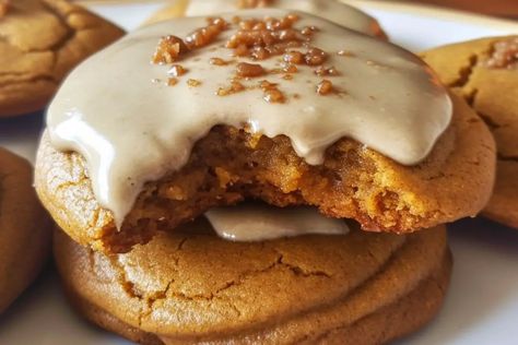 Pumpkin Cookies with Brown Butter Icing Cookies With Brown Butter, Brown Butter Icing, Cream Cheese Pasta, Cheeseburger Pie, Homemade Chicken And Dumplings, Recipes On A Budget, Homemade Comfort Food, Burger Toppings, Butter Icing