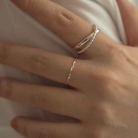 Dainty Silver Rings Aesthetic, Minimalist Accessories Jewellery, Hand Jewelry Rings, Ethereal Jewelry, Simple Silver Jewelry, Fancy Jewelry Necklace, Basic Jewelry, Classy Jewelry, Jewelry Lookbook