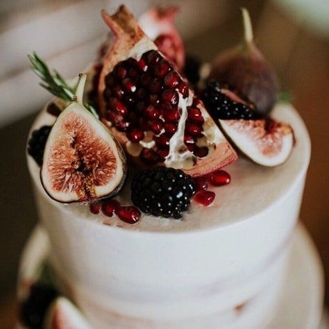 Embrace a simple wedding cake with fig and pomegranate decorations Wedding Cake Figs, Pomegranate Wedding, Wedding Cake Recipe, Cake Pricing, Fall Wedding Cakes, Simple Wedding Cake, Cake Trends, Wedding Topper, Wedding Cake Inspiration