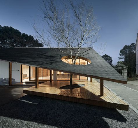 mix architecture designs majialong village activity building in china Rural China, Galleries Architecture, Suzhou China, Roof Architecture, Vernacular Architecture, Roof Styles, Tropical House, Village Houses, Suzhou