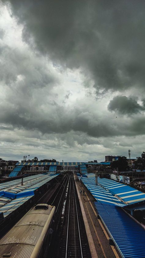 Railway Station Kerala, Ernakulam Railway Station, Local Train Snap, Railway Station Photography, Summer Nature Photography, Sunset Quotes Instagram, Instagram Picture Quotes, Dark Nature Aesthetic, Chill Photos