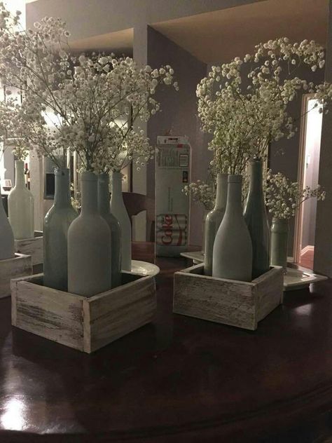 Diy Wine Bottle Crafts, Shades Of Grey Paint, Diy Wine Bottle, Wine Bottle Project, Wine Bottle Centerpieces, Deco Champetre, Bottle Centerpieces, Centerpieces Diy, Festival Ideas