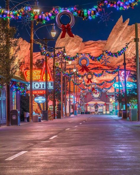 TXDisney on Instagram: “Loving the Cars Land Christmas Decorations at Disneyland!!! 🏰🐭🎁💙🎅🏻🎄❤️❄️🌌❤️❄️🎄🎅🏻💙🎁🐭🏰 📷: @disneyland_over_everything #disney #disneyworld…” Disneyland Christmas Photos, Cars Land Christmas, Christmas In California Aesthetic, Disneyland During Christmas, Disneyland Christmas Wallpaper, Disneyland Christmas Aesthetic, Christmas In Disneyland, Cars Land Disneyland, Disneyland At Christmas