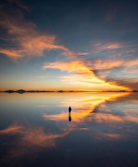 SALAR DE UYUNI • BOLIVIA on Instagram: “Hoy llegamos a Sucre con @lu_ Posted @withregram • @theboliviantraveler Hoy llegamos a Sucre con @lu_delatower para tomar un bus para ir…” Uyuni Bolivia, South America Destinations, Sky Aesthetic, Bolivia, Day Tours, Beautiful Destinations, Day Trip, South America, Travel Guide