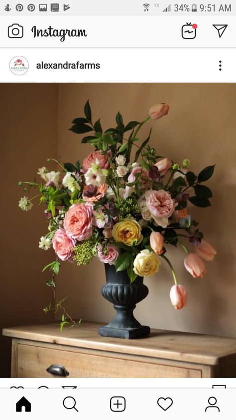 Beautiful Flower Arrangements, Flower Arranging, Deco Floral, Center Pieces, Wedding Flower Arrangements, Arte Floral, Floral Centerpieces, Beautiful Blooms, Garden Styles