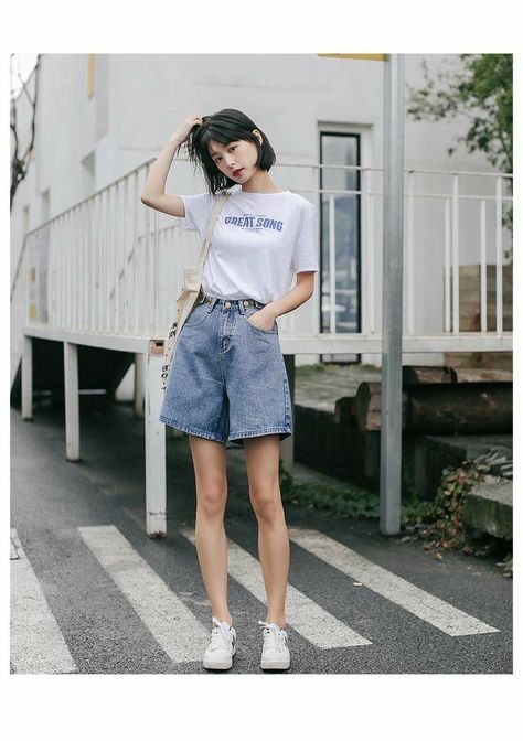 Looks Com Short, Current Aesthetic, Jean Shorts Women, Long Jean Shorts, Denim Shorts For Women, New Jean, Women Denim Shorts, Denim Shorts Outfit, Shen Yue