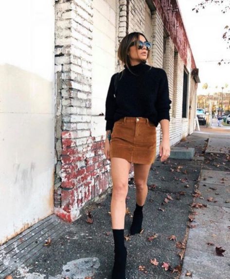 Brown Skirt Outfit, Skirt Outfits Ideas, Corduroy Skirt Outfit, Causal Outfits, Corduroy Skirt, Looks Style, Mode Inspiration, Looks Vintage, Fall Winter Outfits