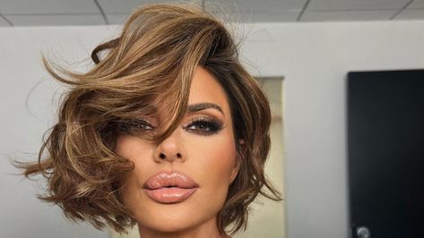 Former Real Housewives of Beverly Hills star Lisa Rinna is embracing her age with audacious confidence. Sophia Loren Makeup, Emily Hampshire, Catherine O'hara, Real Housewives Of Beverly Hills, Lisa Rinna, Tv Icon, Housewives Of Beverly Hills, Sophia Loren, Real Housewives