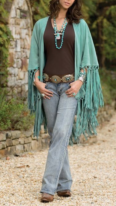 There's always room for turquoise! We love how the statement color is infused in this outfit! Mode Country, Boho Chic Style Outfits, Stile Boho Chic, Look Boho Chic, Mode Hipster, Boho Styl, Boho Mode, Mode Hippie, Looks Country