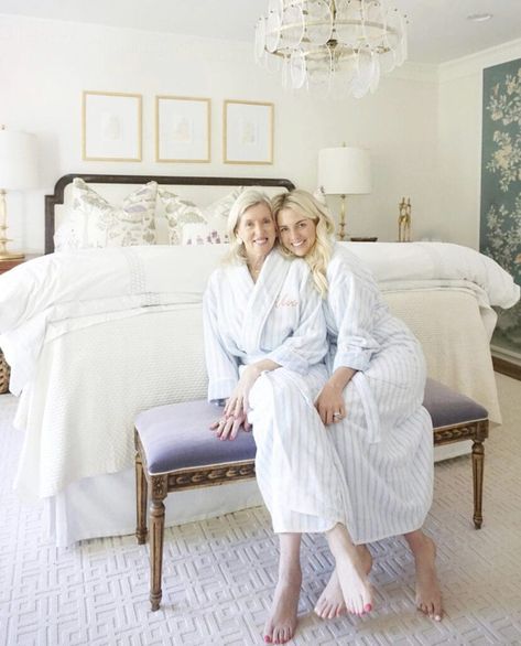 Nicola Bathie Mclaughlin, Mark Sikes, Nicola Bathie, Glam Pad, Closet Layout, Cottage Interiors, Inspiring Women, Boutique Interior, Hotel Collection