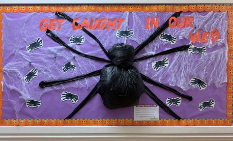 7 Halloween Bulletin Board Ideas from New Jersey Photo Halloween Bulletin Board Ideas, Apple Theme Classroom, Halloween Classroom Door, Halloween Classroom Decorations, Bulletin Boards Theme, Cute Bulletin Boards, Halloween Bulletin Boards, Preschool Bulletin, Preschool Bulletin Boards