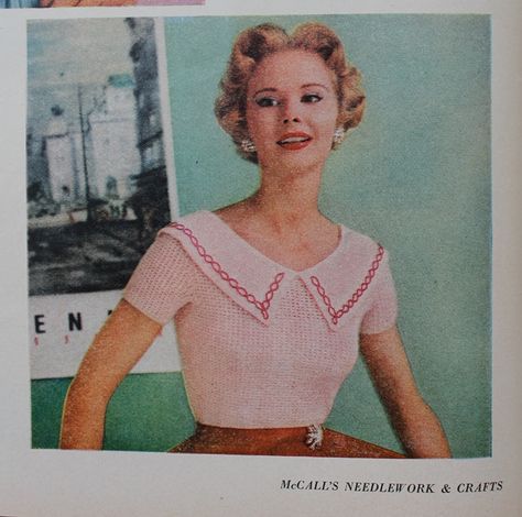 free vintage 1950s crochet blouse collar pattern from Va-Voom Vintage 1950s Crochet, Crochet Blouse Free Pattern, 1950 Women, Vintage Crochet Patterns, Mode Crochet, Clothes Vintage, Oversized Collar, Crochet Wool, Crochet Collar