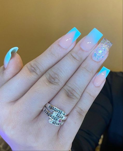 Blue Nail Set Ideas, Cute Short Acrylic Nails Square Blue, Short Blue Acrylic Nails Designs, Short Nails Acrylic Blue, Shorties Nails Blue, Short Acrylic Nails Designs Blue, Simple Acrylic Nails Square, Birthday Nail Ideas Acrylic Short, Cute Nails For Birthday Short