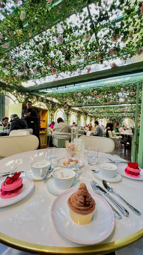 Laduree Paris Interior, Laduree Paris Aesthetic, Lauderee Paris, Laduree Interior, Laduree Aesthetic, Paris Laduree, Paris Coffee Shop, Paris Bakery, 2025 Design