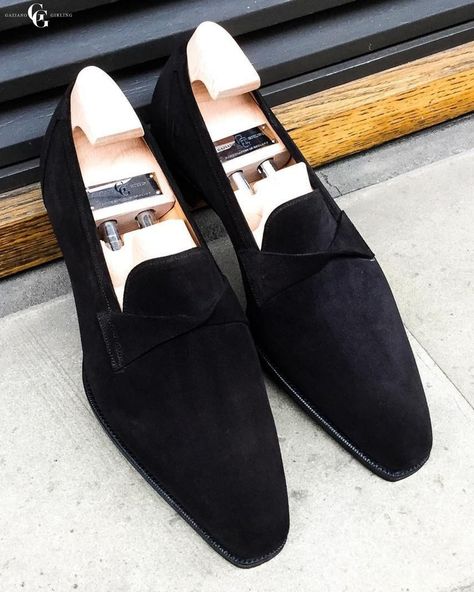 3,021 mentions J’aime, 43 commentaires - Gaziano & Girling (@gazianogirling) sur Instagram : "A different, sharp loafer. The black suede Toulouse made to order on the Deco last. #ggtoulouse . .…" Half Shoes Men, Black Suede Dress, Black Loafer Shoes, Suede Dress Shoes, Half Shoes, Quality Leather Boots, Wingtip Shoes, Custom Design Shoes, Desert Boot