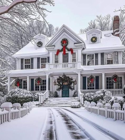 Holiday Creations | (NMP) | Facebook Christmas Scenery, Casa Vintage, Christmas Time Is Here, Days Until Christmas, Winter Scenery, Christmas Porch, Christmas Scenes, Dream House Exterior, Christmas House