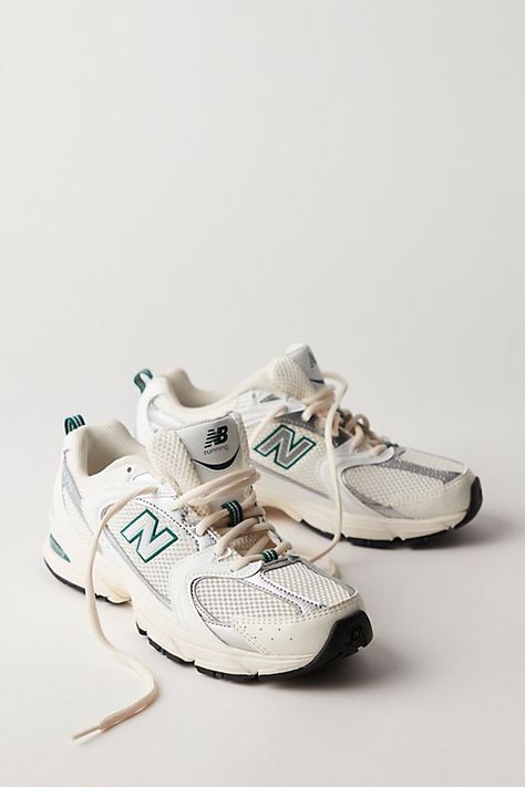 New Balance 530 Sneakers Chunky Gym Shoes, New Balance Chunky Sneakers, Trendy Tennis Shoes Women 2024, New Balance 530 Outfit Winter, Comfortable Walking Shoes Women Travel, Fall 2024 Sneakers, Preppy New Balance Shoes, Women’s New Balance, New Balance Street Style