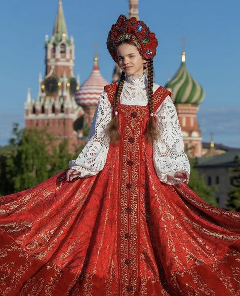 nina_leoni on Instagram #russia #slavic #moscow #photography #photoshoot Moscow Photography, Slavic Dress, Russian Traditional Dress, Traditional Clothing Around The World, Slavic Girl, Slavic Clothing, Slavic Culture, Slavic Folklore, Instagram Russia