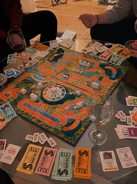 Board Game Night, Friend Activities, Visual Board, Gal Pal, Foto Ideas Instagram, Summer Bucket Lists, Night Aesthetic, Love Languages, Game Night