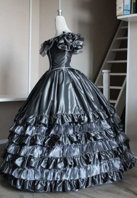 Victorian Dress Modern, Victorian Ballroom, Tafetta Dress, Victorian Ball Gowns, 1860s Dresses, Victorian Ball, Victorian Era Dresses, Victorian Dresses, Victorian Costume