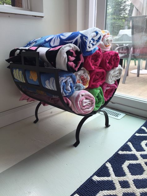 Pool towel idea! Repurpose winter log holders for pool towels!!! Perfect shape and can carry easily outside when needed! Pool Towel Storage, Beach Towel Storage, Towel Storage Ideas, Pool Organization, Pool Dekor, Oasis Pool, Pool Storage, Pool Hacks, Pool Bathroom