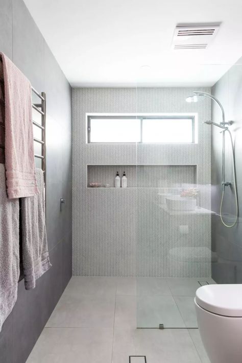 Shower Niche Tile Ideas, Shower Ledge, Bathroom Niche, Main Bathroom Ideas, Window In Shower, Shower Niche, Bathroom Remodel Designs, Bathroom Windows, Main Bathroom