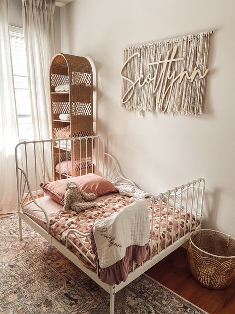 Western Toddler Girl Room, Boho Shared Bedroom, Girls Bohemian Bedroom, Vintage Toddler Girl Room, Boho Toddler Boy Room, Toddler Girl Rooms, Boho Toddler Girl Room, Ada Bedroom, Toddler Room Ideas Girl