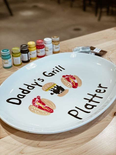 Grill Platter, Homemade Kids Gifts, Diy Father's Day Crafts, Baby Art Projects, Meme Page, Diy Father's Day Gifts, Daycare Crafts, Father's Day Diy, Cadeau Diy