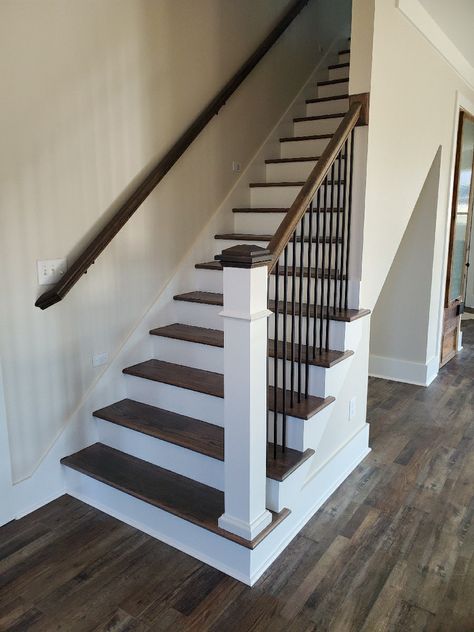 Metal balusters, and stained handrail with a square newel post. #rimakhomes Modern Banisters And Railings, Banisters And Railings Makeover, L Stairs, Painted Stair Railings, Stair Railing Ideas, Stair Railing Makeover, Metal Stair Railing, Interior Stair Railing, Stair Posts