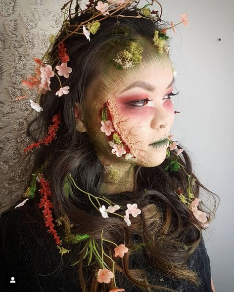 Mother Nature Makeup Ideas, Nature Halloween Costume, Mother Nature Halloween, Tree Makeup, Plant Makeup, Fairy Halloween, Forest Nymph, Rave Looks, Creepy Faces