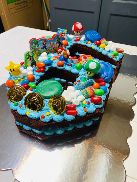 Mario Ice Cream Cake, Mario Number Cake, Super Mario Number Cake, Super Mario Cupcake Cake, Mario Cupcake Ideas, Mario Bros Birthday Cake, Mario Ideas, Super Mario Cupcakes, Mario Bros Birthday Party Ideas