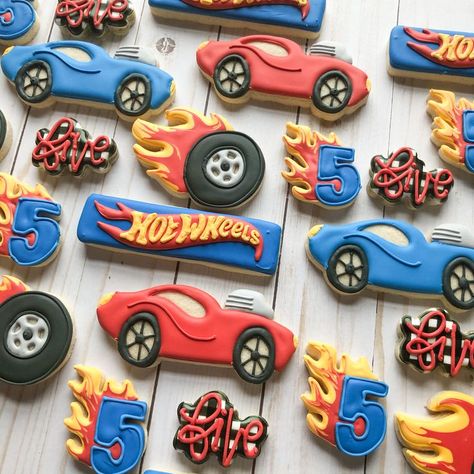 Wheels Themed Birthday Party, Hot Wheels Themed Birthday Party, Hot Wheels Cake, Hotwheels Birthday Party, Car Cookies, Festa Hot Wheels, Hot Wheels Party, Hot Wheels Birthday, Cars Theme Birthday Party