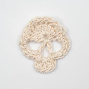 Skull Crochet Pattern Mini Skull Crochet Pattern, Crochet A Skull, Skull Crochet Pattern, Skull Applique, Skull Crochet, Crochet Skull Patterns, Crochet Cable Stitch, Crochet Pattern Tutorial, Crochet Skull