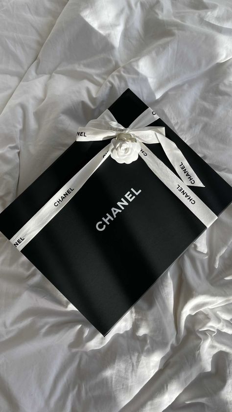 Channel Shoes, Simple Girl Outfits, Chanel Aesthetic, Chanel Resort, Luxury Birthday, Aesthetic Bags, Wealth Affirmations, Telegram Channel, This Is Love