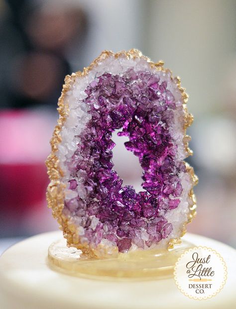 Isomalt Candy Geode Tutorial by Justalittledessertco on Etsy Geode Tutorial, Geode Cake, Crystal Cake, Rock Candy, Cake Decorating Tutorials, Sugar Art, Cake Tutorial, Cake Decorating Tips, Cake Decorating Techniques