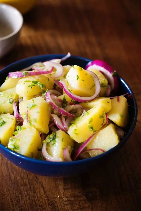 Italian Potato Salad With Red Onions - Maricruz Avalos Kitchen Blog Italian Potato Salad Recipe, Italian Potato Salad, Vinegar Potato Salad, Baby Potato Salad, Baked Fennel, Mediterranean Recipe, Potatoe Salad, Italian Potatoes, Red Potato Salad