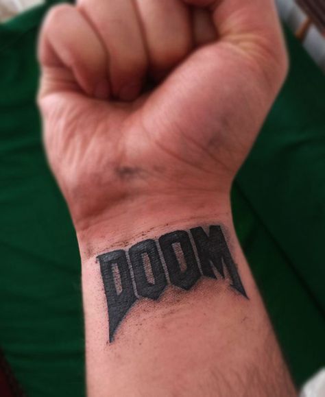 Tat! Doom Symbol Tattoo, Doom Tattoo Game, Dr Doom Tattoo, Doom Eternal Tattoo, Doom Tattoo Ideas, Doom Slayer Tattoo, Doom Symbol, Videogame Tattoos, Mf Doom Tattoo