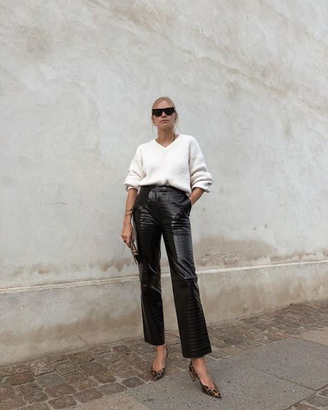 Tine Andrea (@tineandreaa) • Instagram photos and videos Patent Leather Pants, Leather Pants Outfit, Mode Instagram, Chique Outfits, Leopard Print Heels, Black Leather Pants, Elegante Casual, Fall Outfits For Work, Mode Ootd