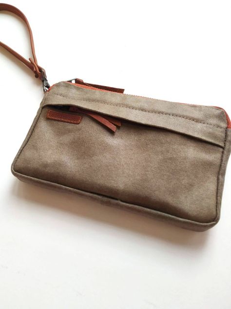 Phone wristlet canvas wallet Can be used as an everyday pouch tucked inside your larger bag, or on it’s own. Leather Planner, Phone Wristlet, Weekend Travel Bags, Canvas Wallet, Coin Purse Wallet, Stationery Accessories, Small Studio, Wristlet Wallet, Leather Wristlet