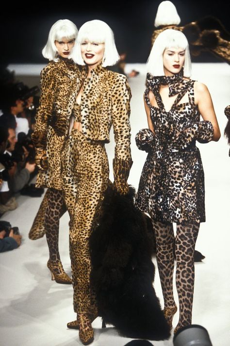 90s Cheetah Print Outfit, Eva Core, Leopard Costume, Chic Closet, Eva Herzigova, Leopard Print Outfits, Leopard Print Fashion, Leopard Outfits, 90s Runway