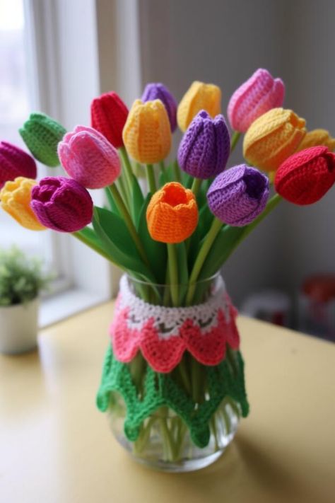 Crocheted Tulips, Bouquet Crochet, Crochet Flowers Easy, Confection Au Crochet, Crochet Flowers Free Pattern, Crochet Bouquet, Crochet Plant, Knitted Flowers, Crochet Flower Tutorial