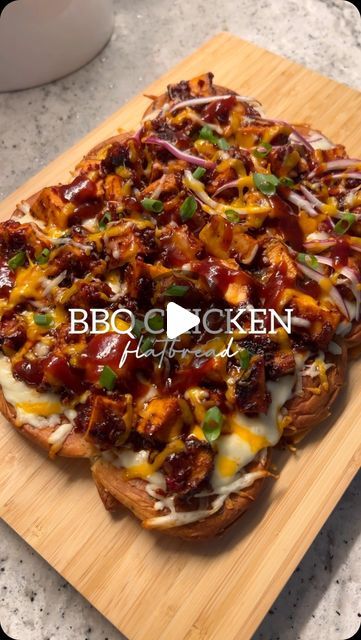 Bbq Flatbread, Recipes With Hawaiian Rolls, Chicken Flatbread Recipes, Keto Meats, Bbq Chicken Flatbread, Chicken Flatbread Pizza, Barbecue Chicken Pizza, Chicken Flatbread, Hawaiian Recipes