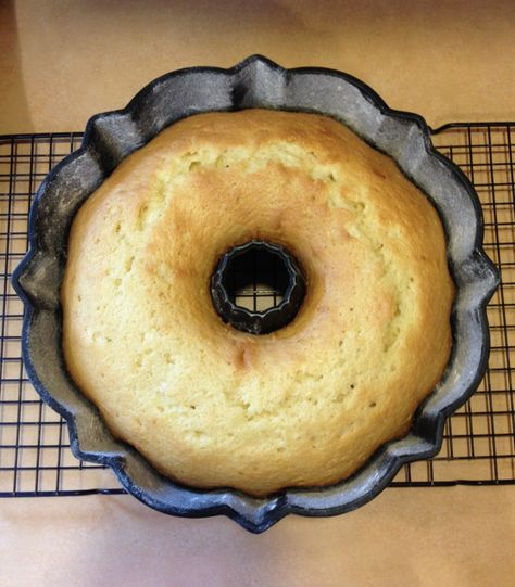 Vanilla Bundt Cake Recipes, Cakes Made With Oil, Vanilla Bundt Cake, Delight Recipes, Bakers Delight, Bundt Pans, Cakes To Make, Bundt Cake Recipe, Food Decorations