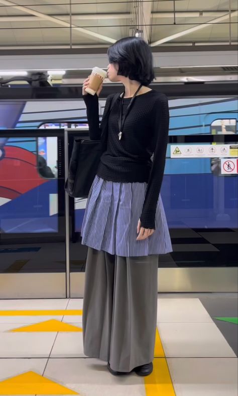 Fashion Inspo Modest, Skirts Over Pants, Layers Outfit, Capsule Wardrobe Women, Outfits Hijab, Japan Outfit, Casual Day Outfits, Muslim Fashion Outfits, Hijab Fashion Inspiration