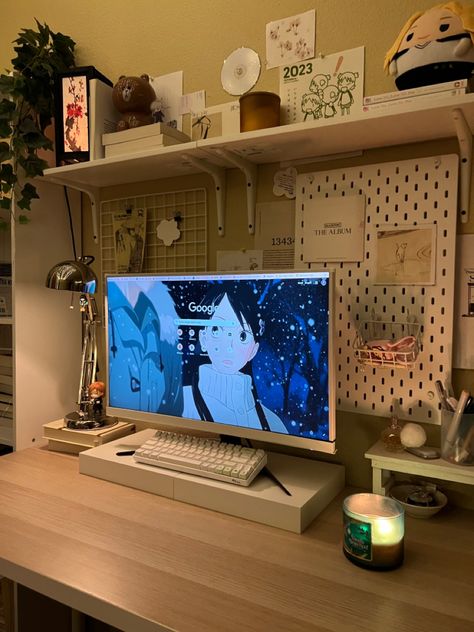 Japanese Aesthetic Room Ideas, Desktop Asethic, Totoro Gaming Setup, Asian Desk Aesthetic, Anime Themed Desk, Monitor Aesthetic Setup, Shelf Decor Desk, Desk Anime Decor, Anime Room Ideas Simple