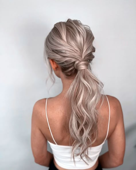 Bridesmaid Long Ponytail, Curly Ponytail For Wedding, Wedding Ponytail Accessories, Low Party Ponytail, Bride Messy Ponytail, Bride Hairstyles Updo Ponytail, Bridesmaid Hair Messy Ponytail, Half Up Ponytail Bridesmaid, Low Ponytail Hairstyles For Prom