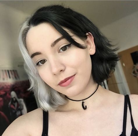 Short White Hairstyle, Half Black Half White Hair Short, Short Split Dyed Hair, Silver Hair Girl, Wardrobe Necessities, Fake Scenarios, Half Dyed Hair, Hair References, Split Dyed Hair