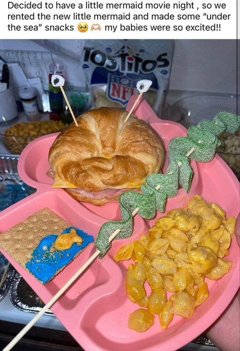 Mermaid Movie Night, Disney Themed Movie Night, Mermaid Movie, Disney Themed Food, Disney Movie Night Dinner, Princess Food, Theme Snack, Movie Night Dinner, Movie Night Theme