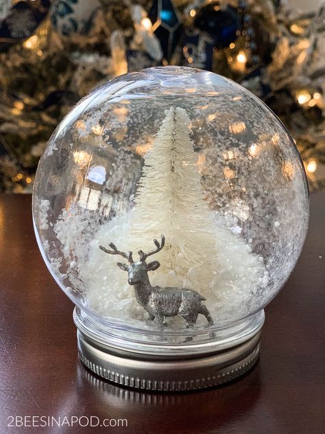 Dry Snow Globes Diy, Diy Snowglobe Ideas, Homemade Snowglobes, Diy Christmas Snow Globes, Glass Globes Crafts, Snowglobes Diy, Diy Snowglobes, Diy Snowglobe, Oahu Food